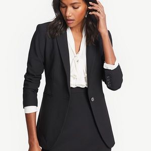 Ann Taylor suit style Devin - NWT, size 18